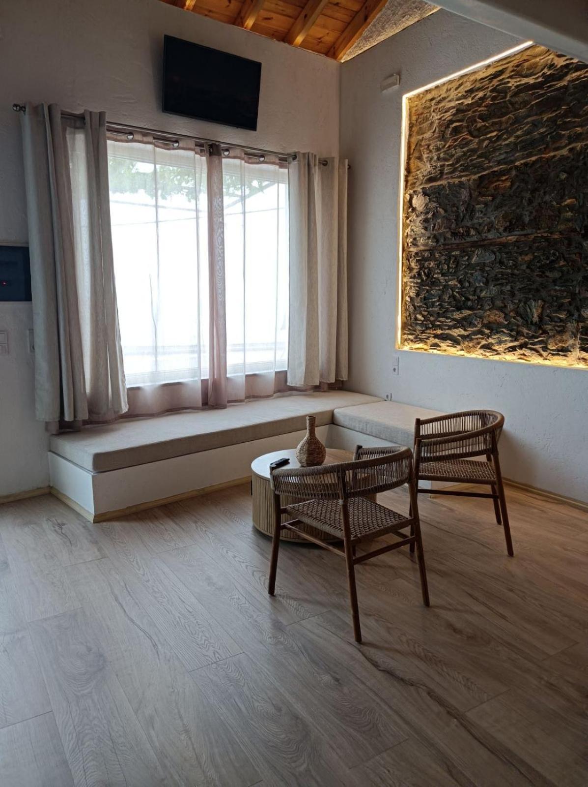 Appartement Michalelis Loft & Cave à Plomari Extérieur photo